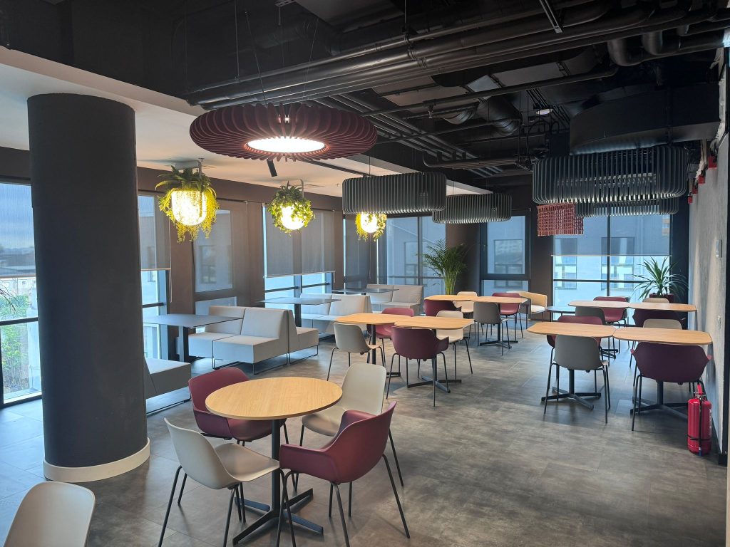 Pragmatic Play – AFI Tech Park 2, zonă de lounge și cafenea
